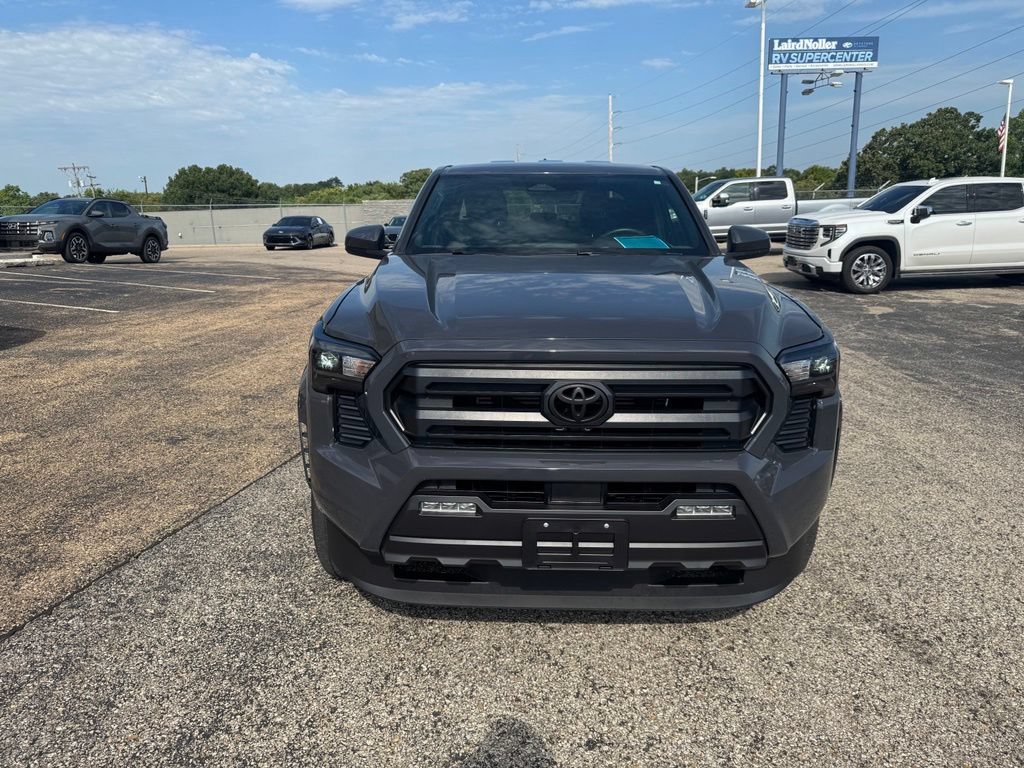 Used 2025 Toyota Tacoma SR5 AWD/4WD image 2