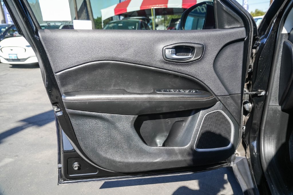 Used 2019 Jeep Compass Latitude w/ Popular Equipment Group FWD image 24