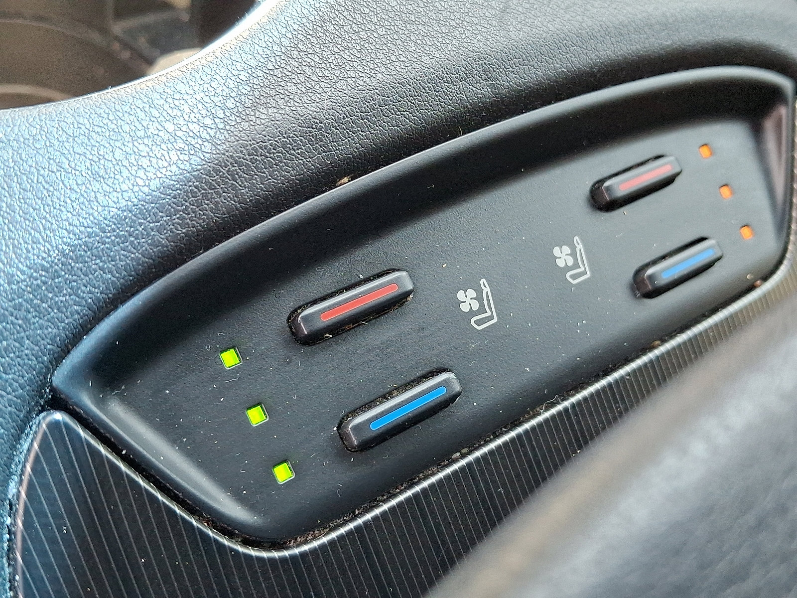 Used 2021 Toyota Venza XLE image 26