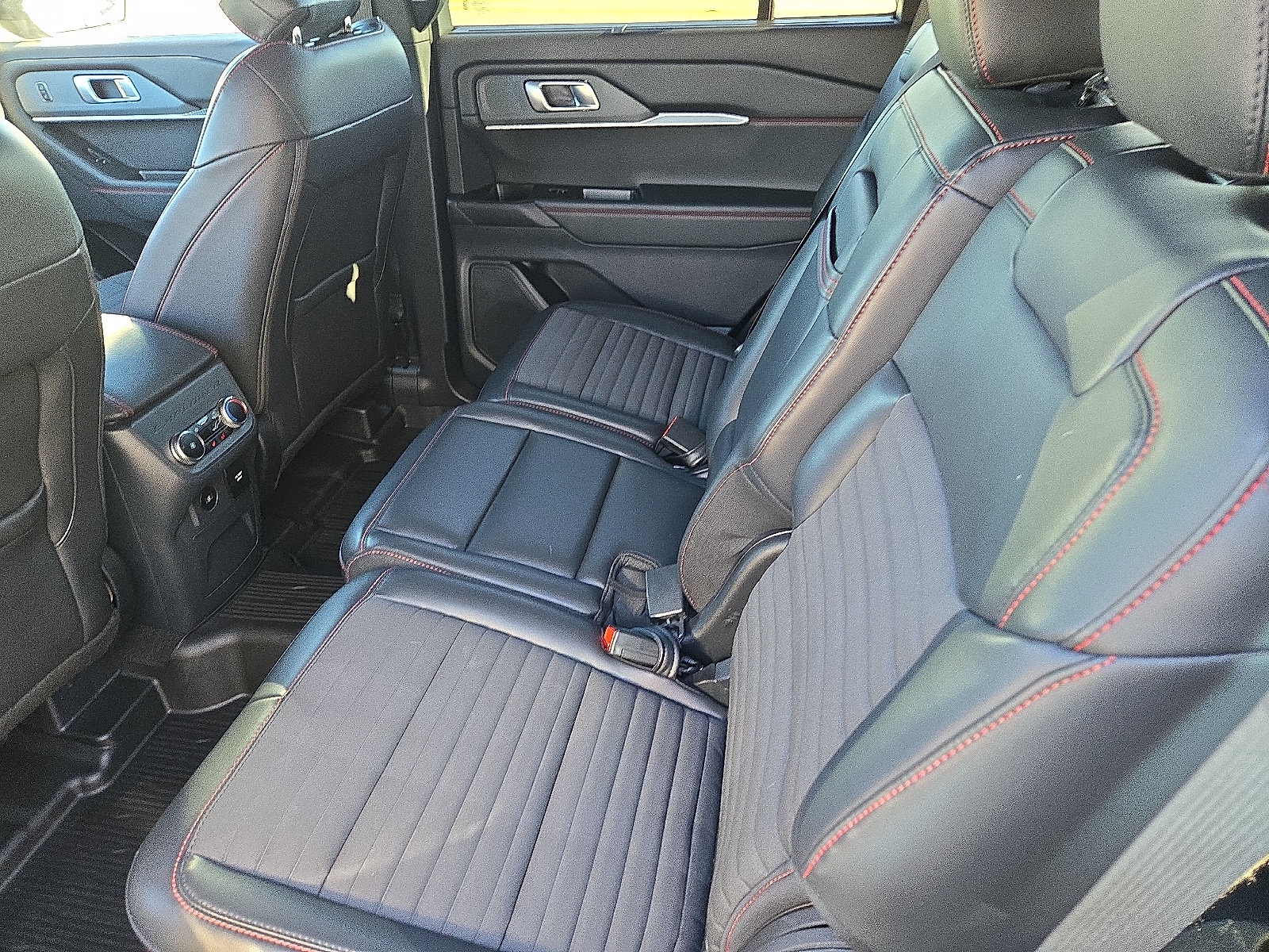 Certified 2025 Ford Explorer ST-Line w/ Premium Package AWD/4WD image 13