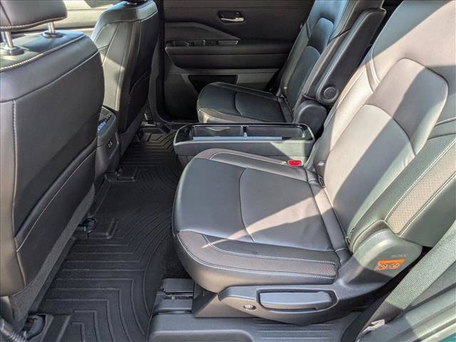 Used 2024 Nissan Pathfinder SL w/ SL Premium Package FWD image 18
