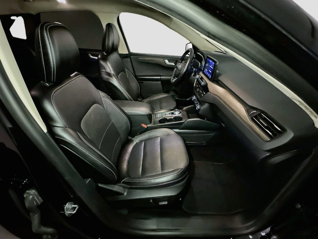 Certified 2020 Ford Escape Titanium w/ Titanium Premium Package 2.0 AWD/4WD image 39