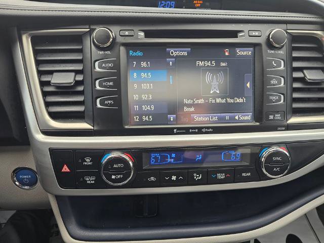 Used 2019 Toyota Highlander XLE AWD/4WD image 25