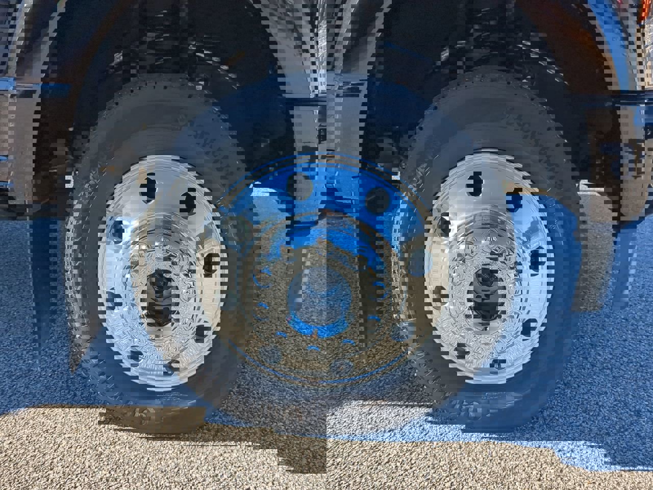 Certified 2025 Ford F450 Platinum w/ FX4 Off-Road Package image 9