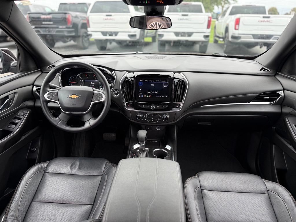 Used 2023 Chevrolet Traverse LT AWD/4WD image 2