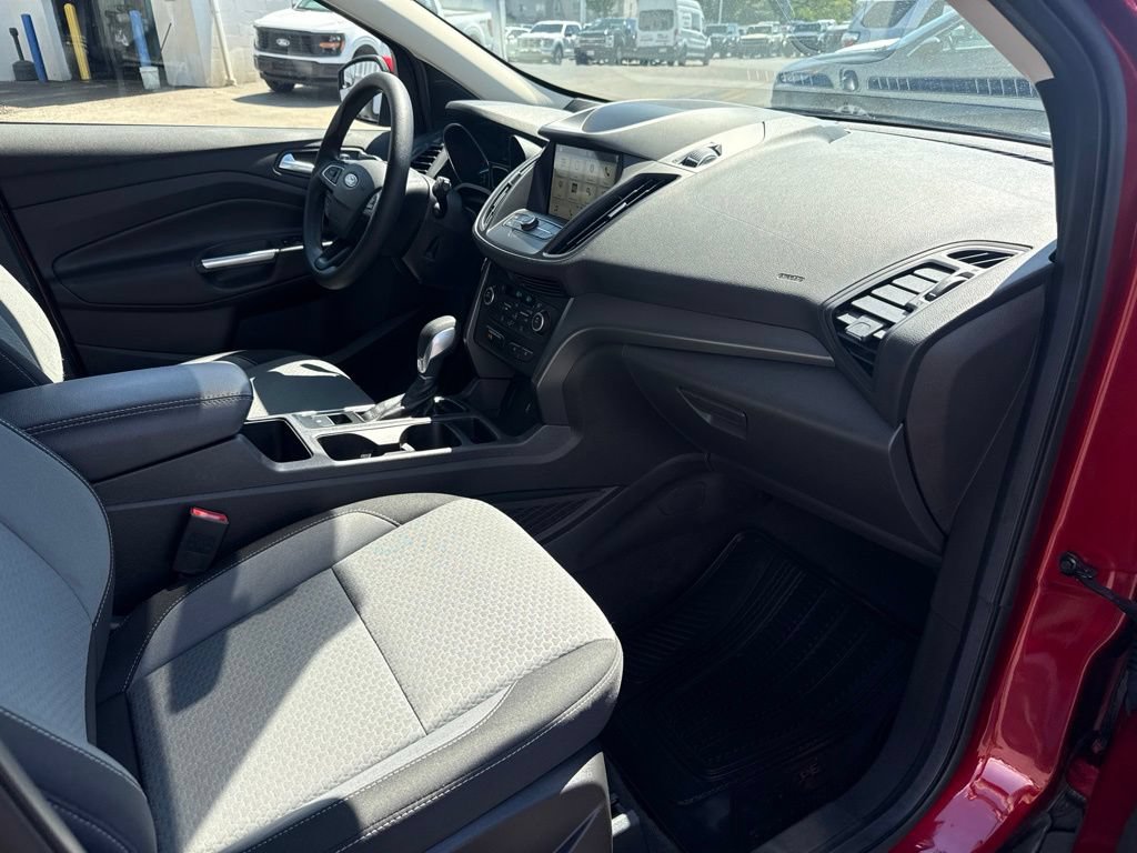 Certified 2019 Ford Escape SE FWD image 32