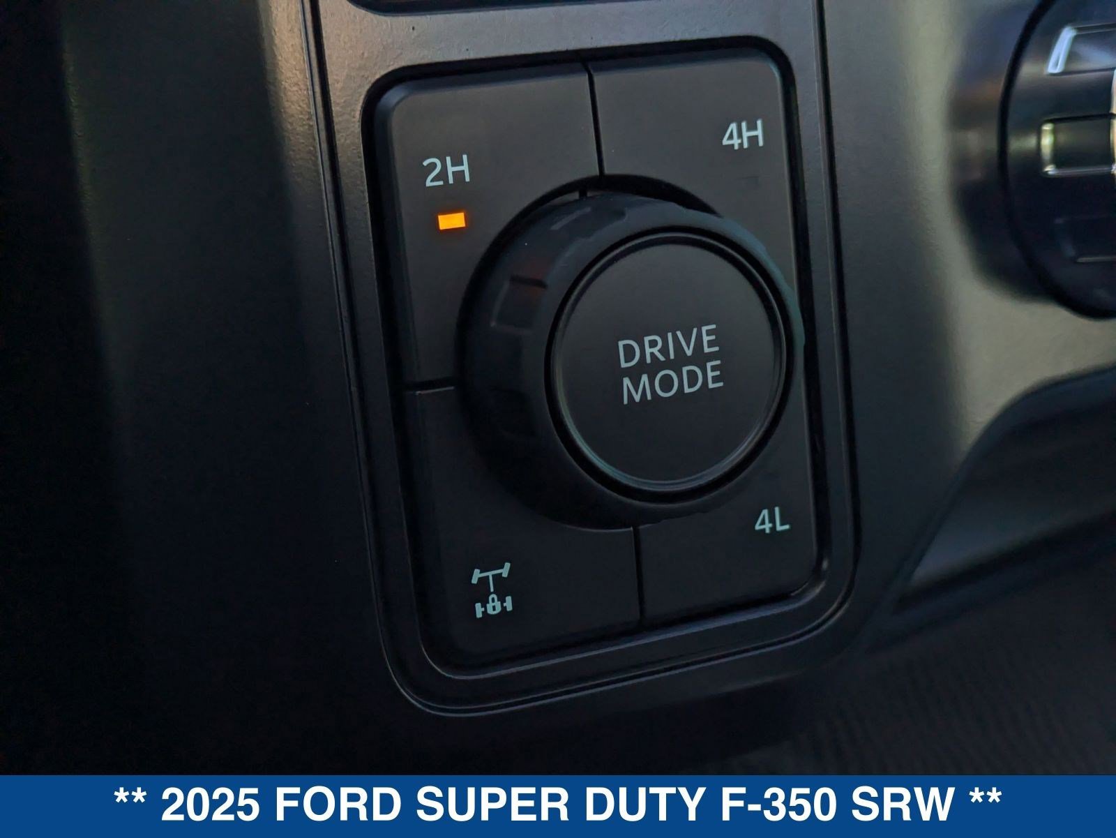 Certified 2025 Ford F350 Platinum image 33