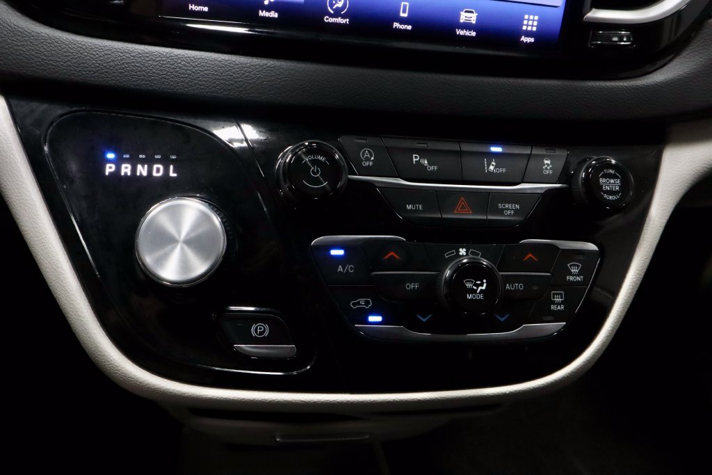 Used 2024 Chrysler Pacifica Touring-L FWD image 29
