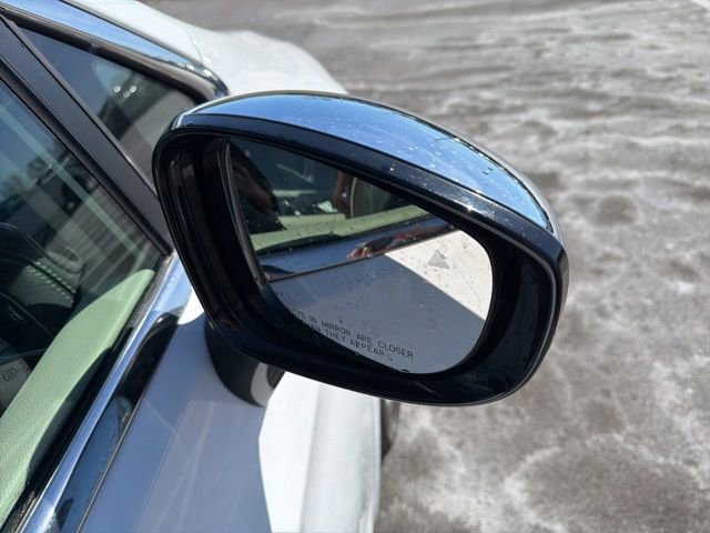 Used 2023 Chrysler Pacifica Limited image 9