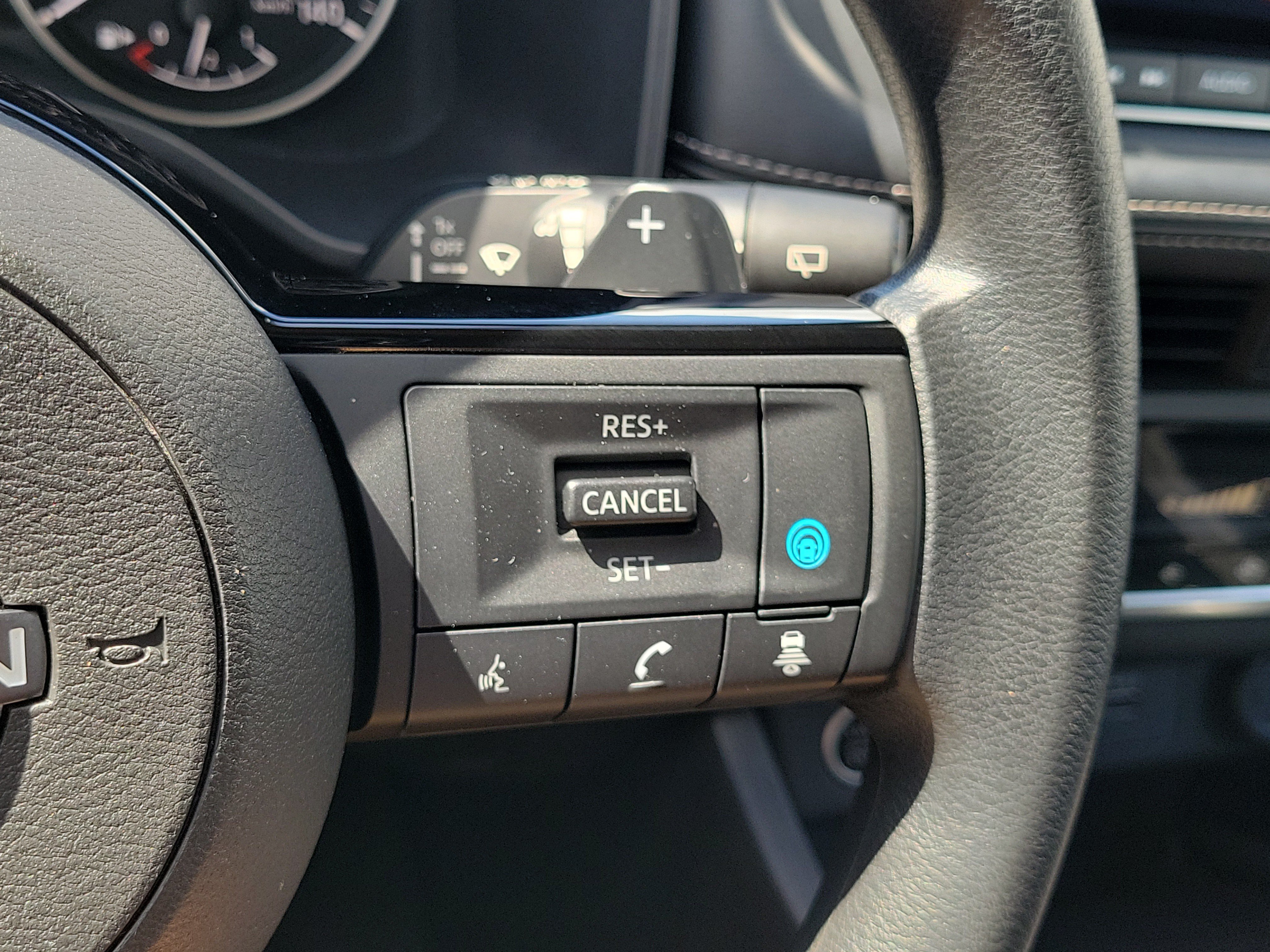 Used 2023 Nissan Rogue SV FWD image 24