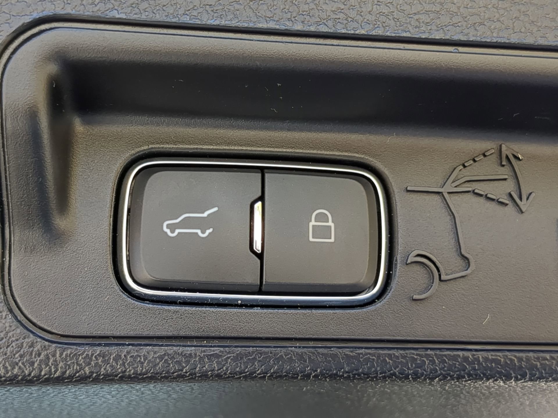 Certified 2020 Ford Explorer XLT w/ Equipment Group 202A image 39