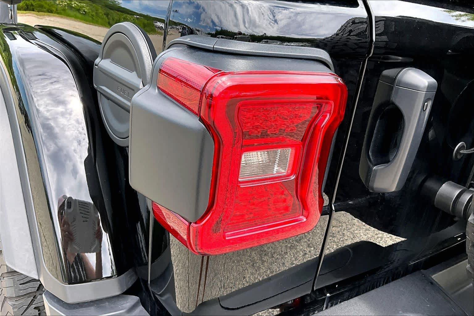 Used 2025 Jeep Wrangler Rubicon AWD/4WD image 28