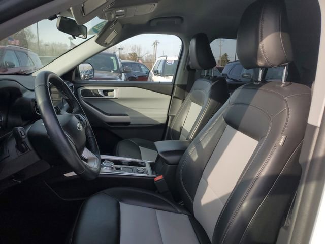 Certified 2022 Ford Explorer XLT w/ Equipment Group 202A image 9