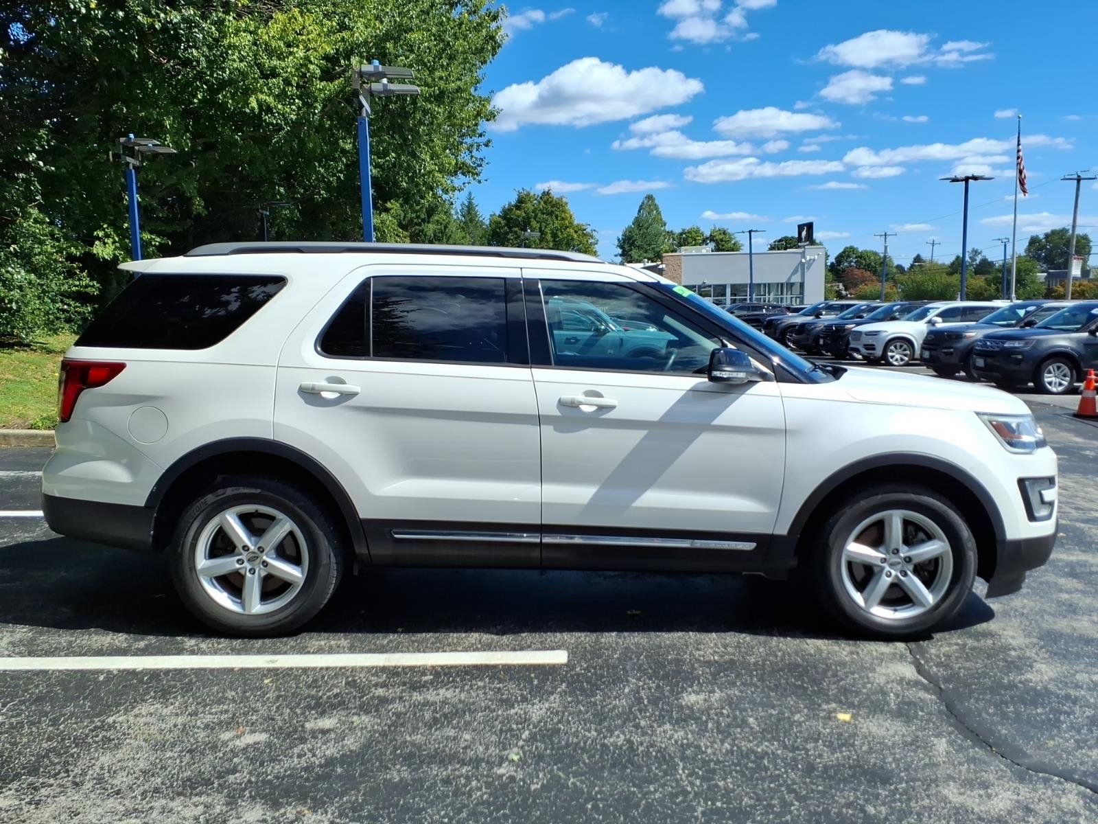 Certified 2017 Ford Explorer XLT w/ Equipment Group 202A AWD/4WD image 3