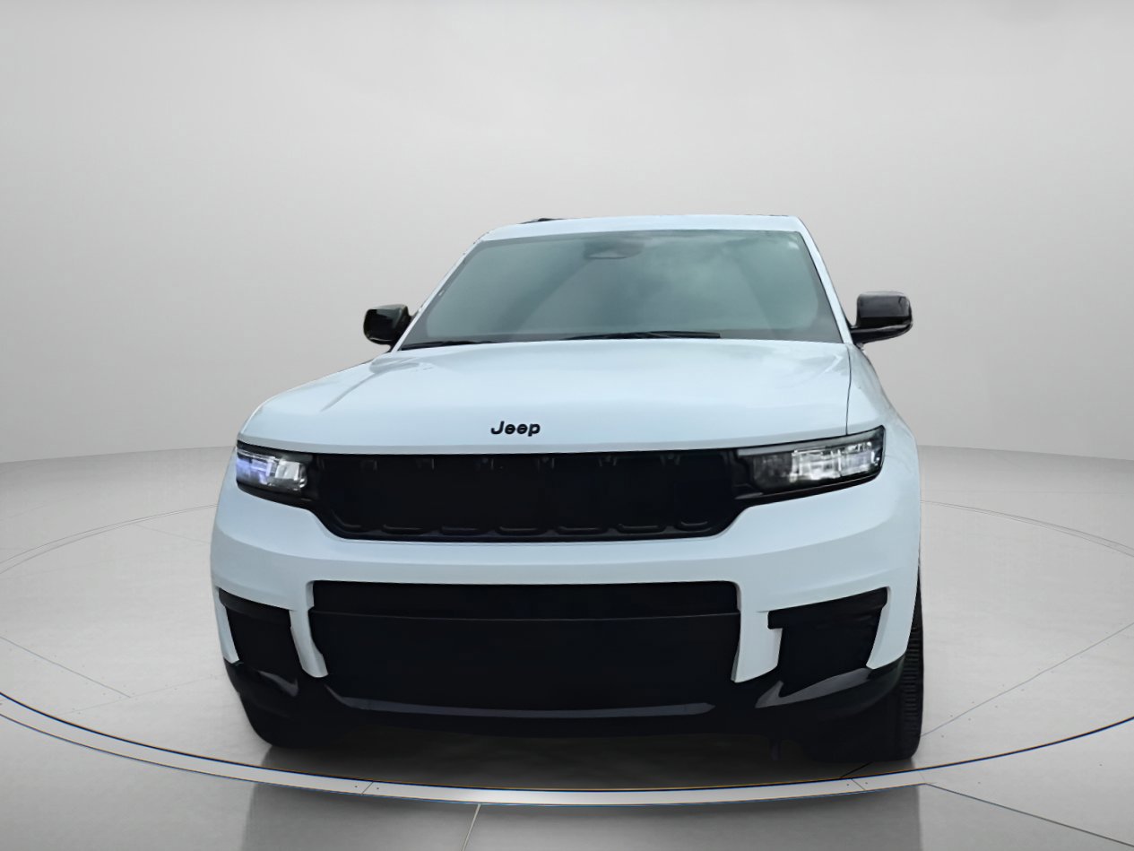 Used 2025 Jeep Grand Cherokee L Altitude image 32