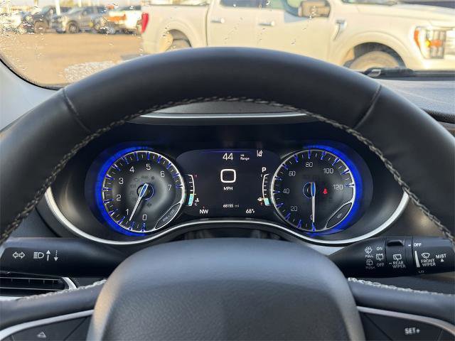 Used 2024 Chrysler Pacifica Touring-L image 25