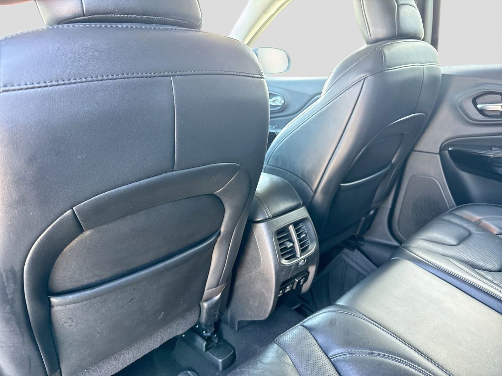 Used 2021 Jeep Cherokee Latitude Lux w/ Sun & Sound Group image 18