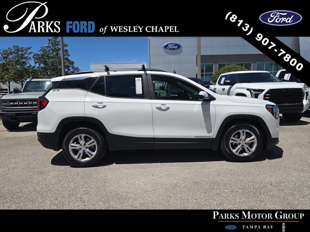 Used 2022 GMC Terrain SLE w/ Driver Convenience Package FWD image 2
