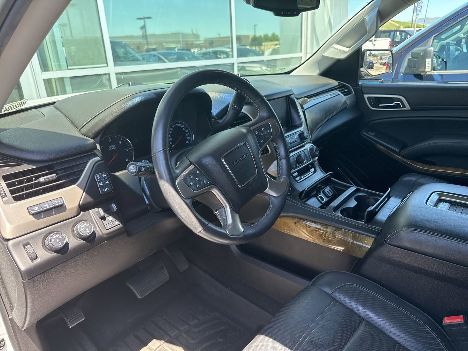 Used 2017 GMC Yukon Denali w/ Open Road Package AWD/4WD image 9
