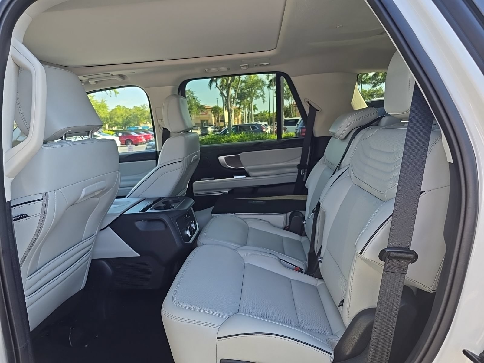 Certified 2025 Ford Expedition Platinum w/ Platinum Ultimate Package AWD/4WD image 6
