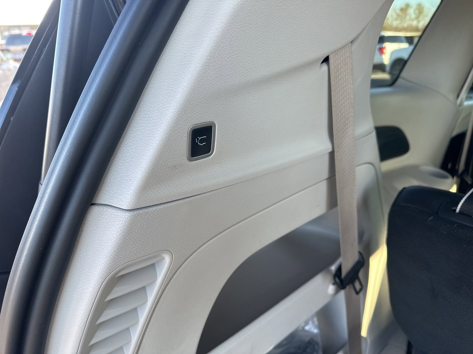 Used 2024 Chrysler Pacifica Touring-L image 25