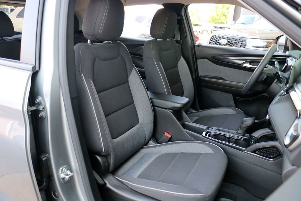 Used 2026 Chevrolet TrailBlazer LT w/ Driver Confidence Package FWD image 29