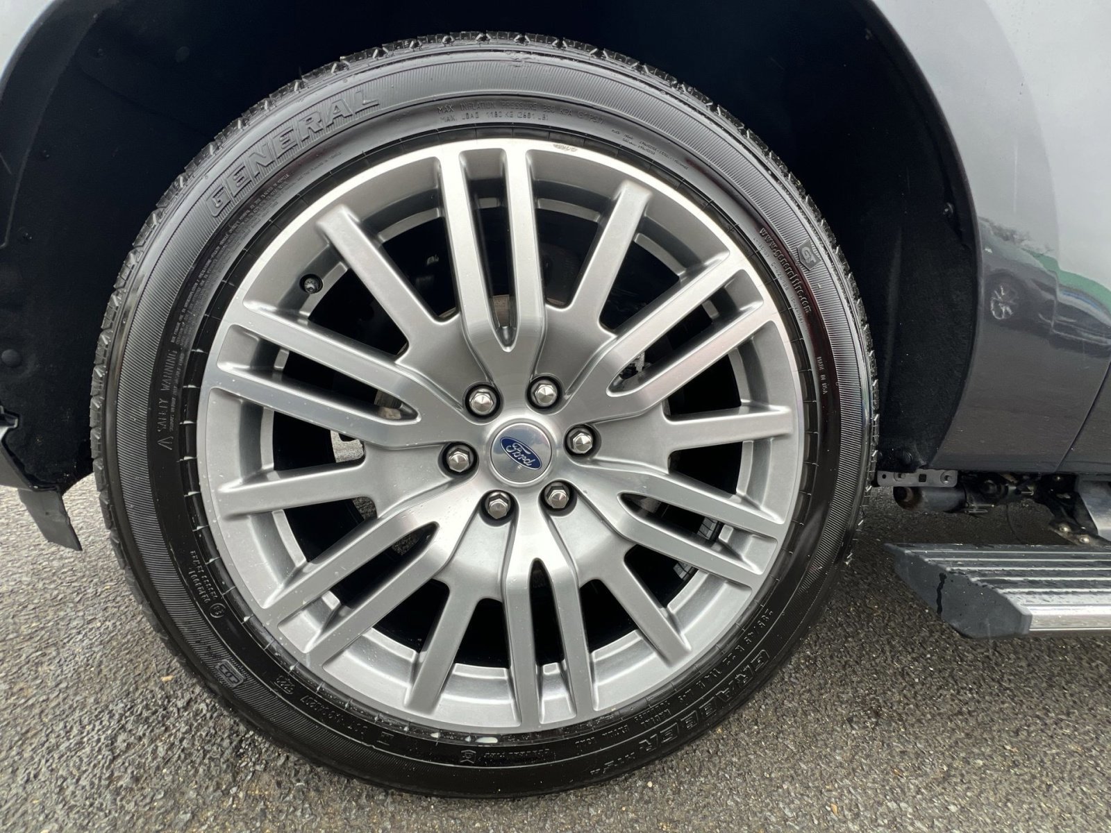 Certified 2024 Ford Expedition Limited image 12