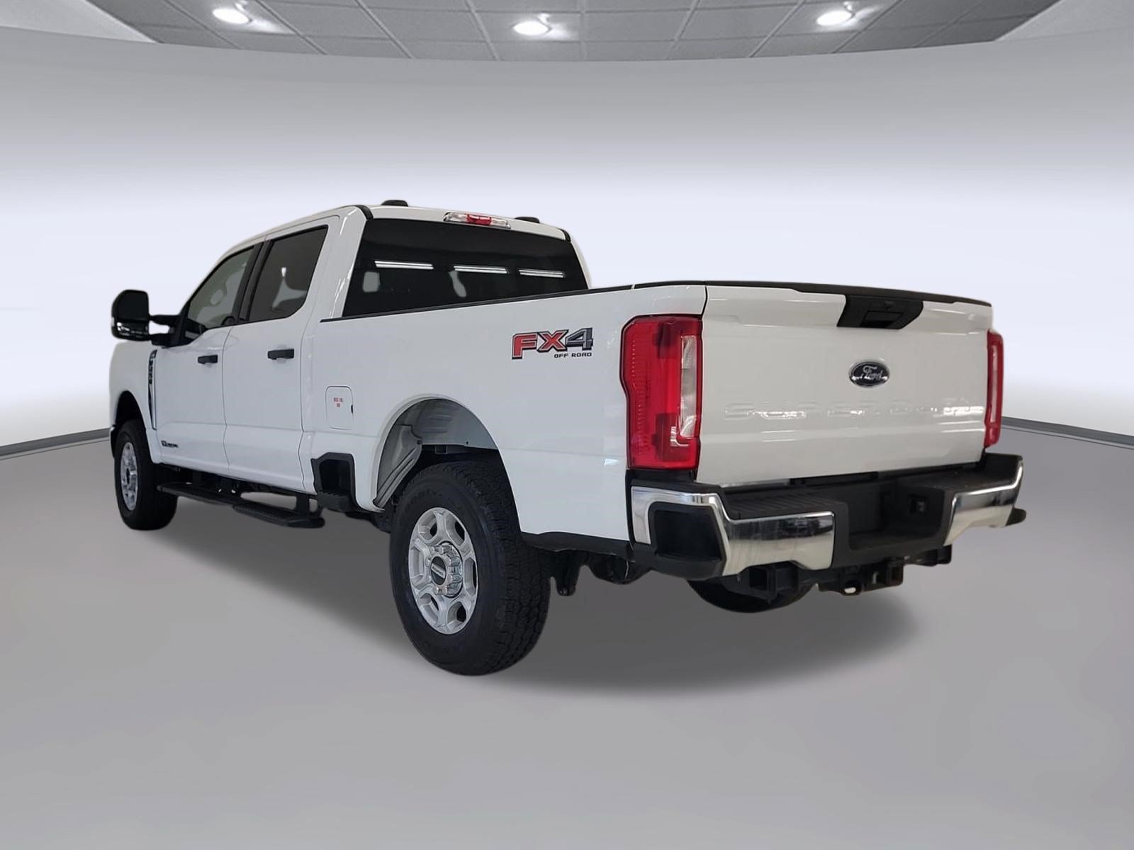 Certified 2025 Ford F250 XLT w/ FX4 Off-Road Package AWD/4WD image 3