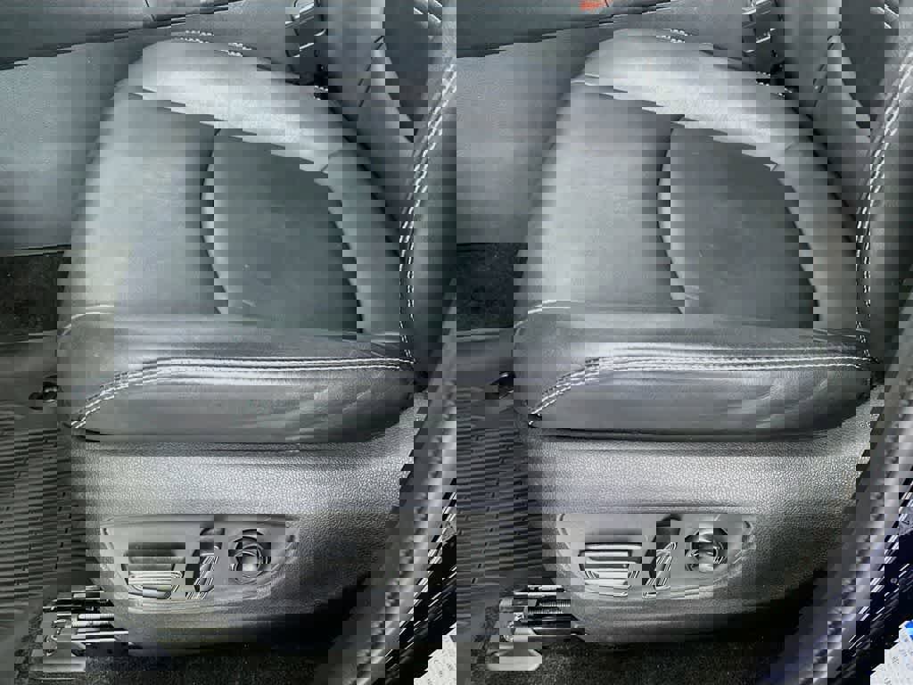 Used 2021 Toyota RAV4 XLE Premium image 30