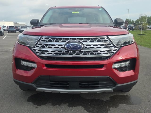 Certified 2021 Ford Explorer XLT w/ Equipment Group 202A AWD/4WD image 3