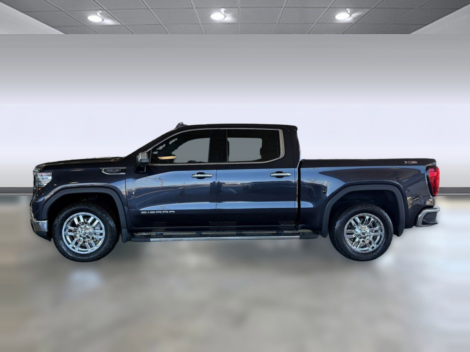 Used 2022 GMC Sierra 1500 SLT w/ SLT Premium Plus Package image 2