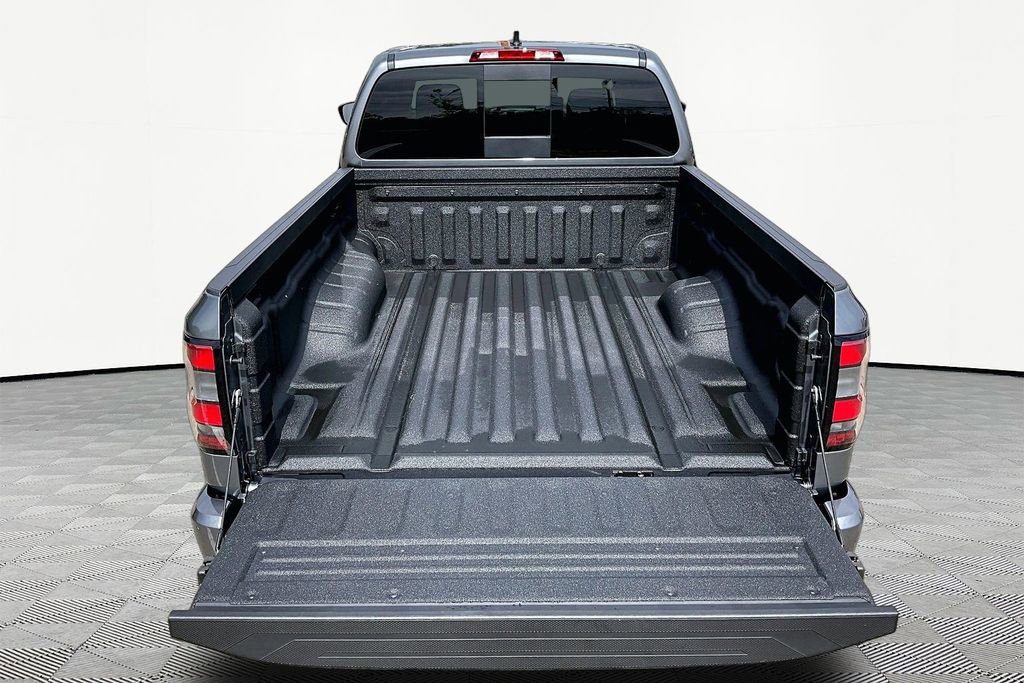 Used 2025 Nissan Frontier SV RWD image 18