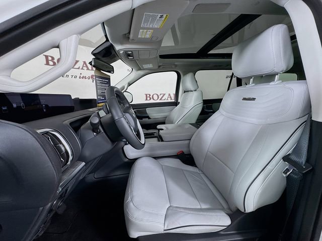 Certified 2025 Ford Expedition Platinum w/ Platinum Ultimate Package AWD/4WD image 25