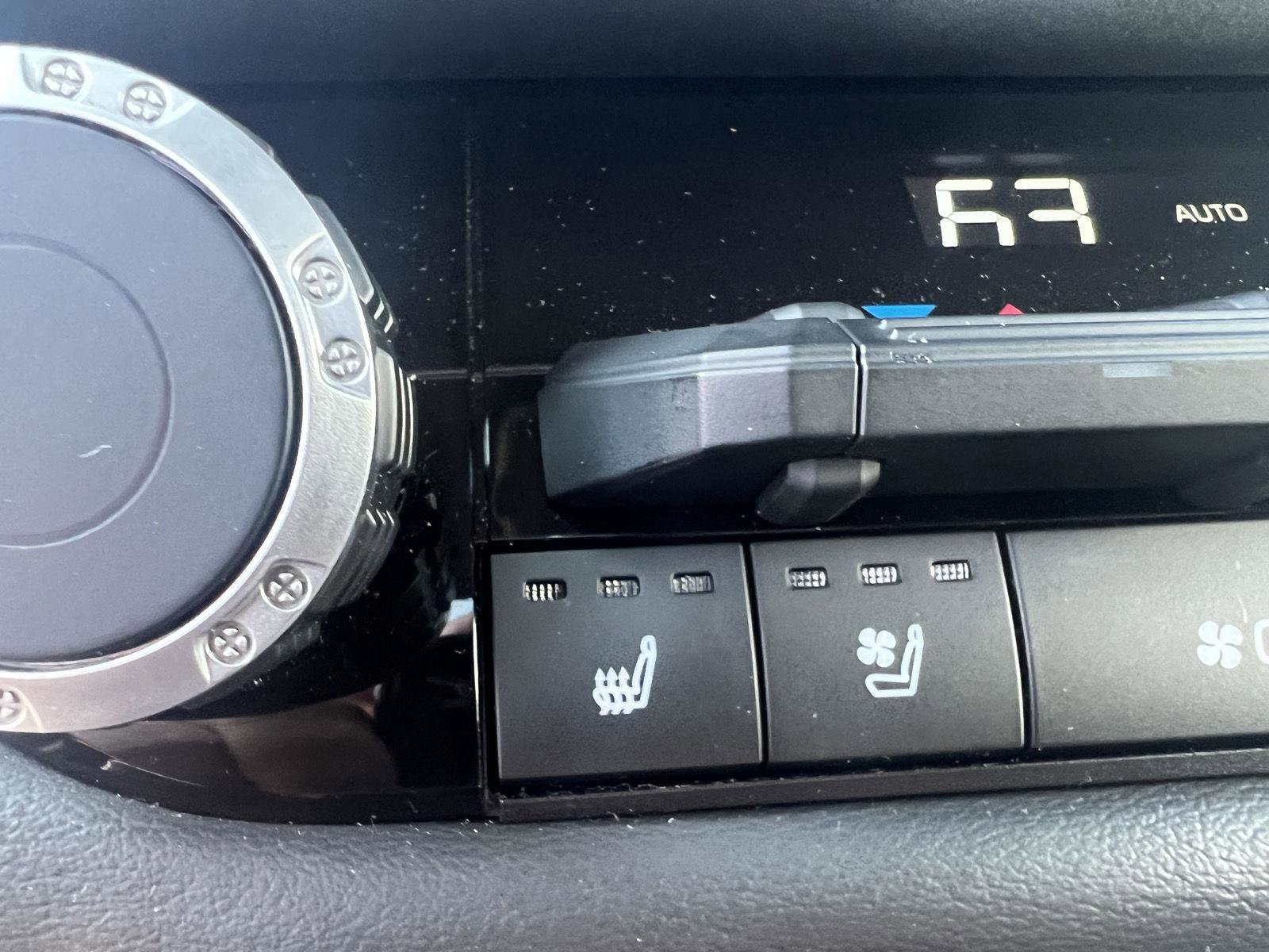 Used 2025 Toyota Tundra Platinum AWD/4WD image 21