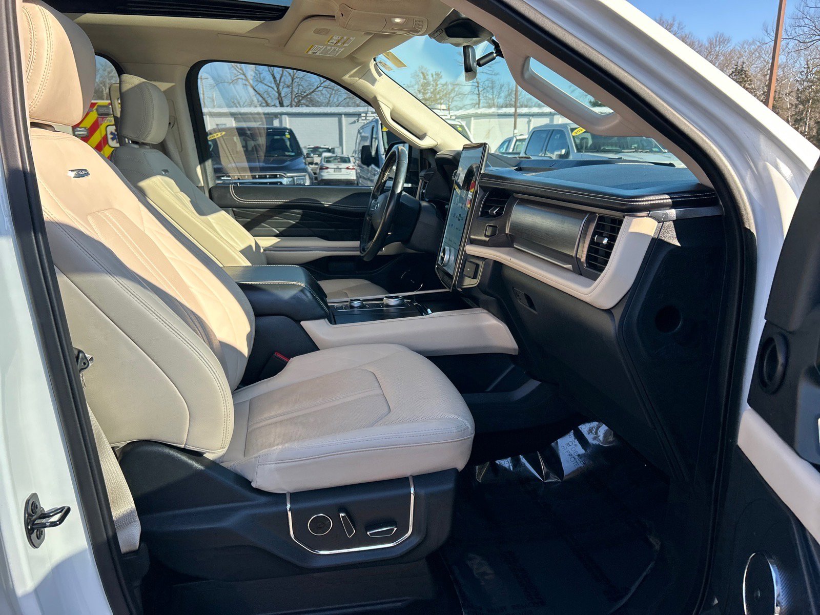 Certified 2022 Ford Expedition Platinum image 19