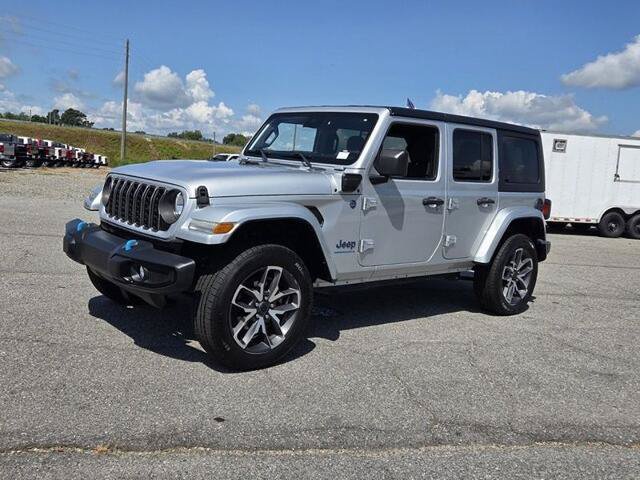 Used 2024 Jeep Wrangler Unlimited AWD/4WD image 3