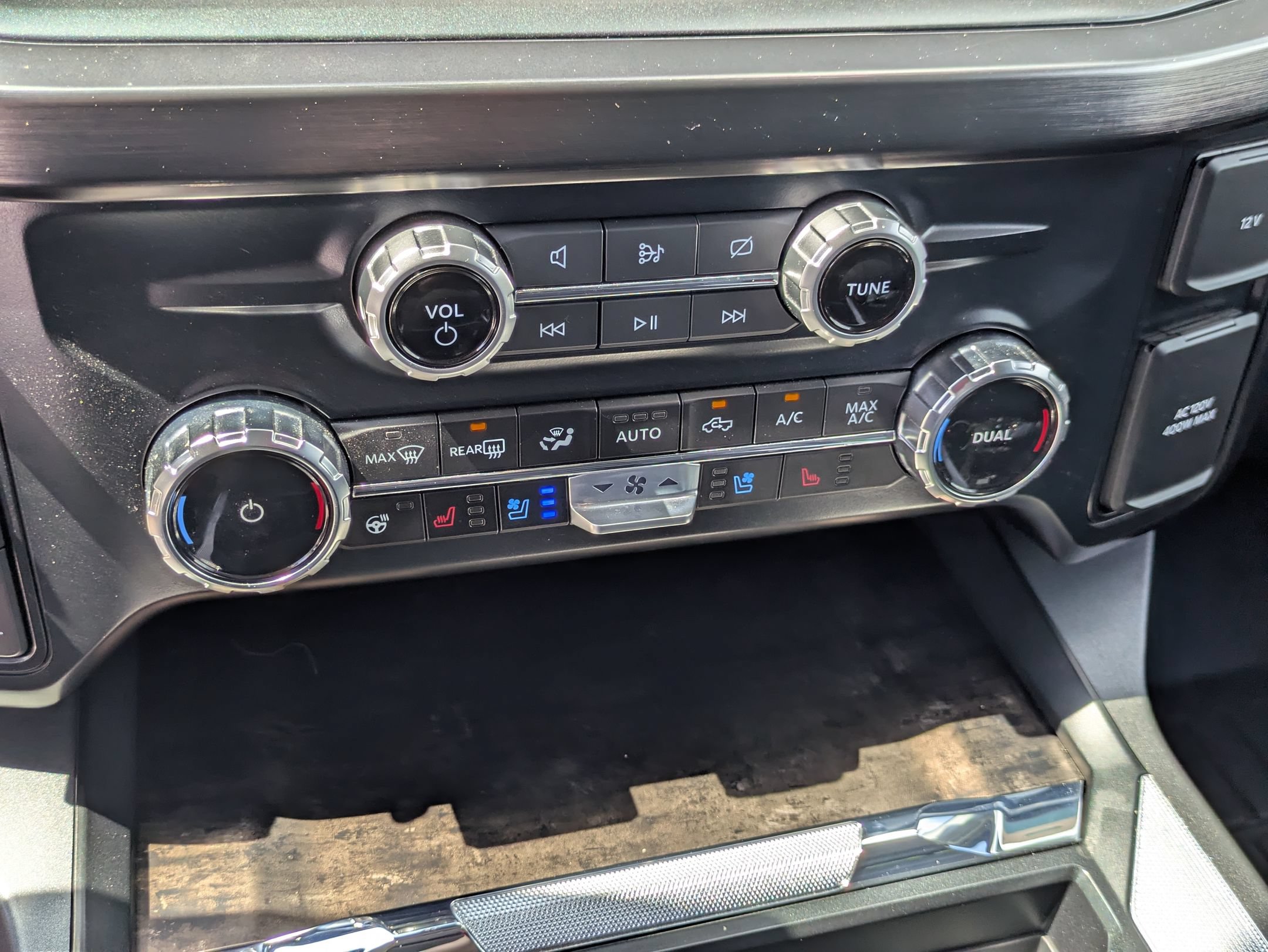 Certified 2023 Ford F250 Lariat w/ Black Appearance Package AWD/4WD image 25