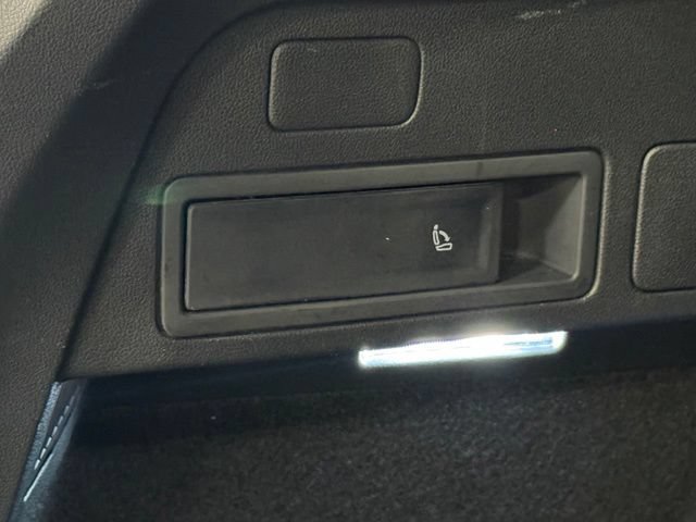 Used 2024 Volkswagen Tiguan Wolfsburg Edition FWD image 32