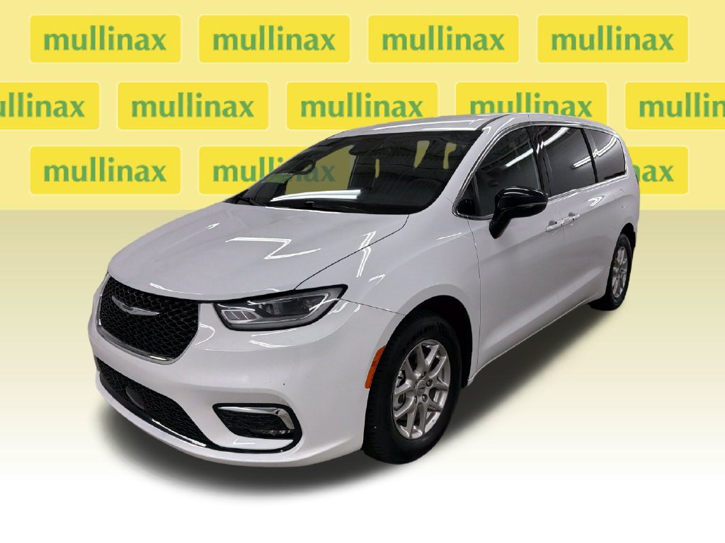 Used 2025 Chrysler Pacifica Select FWD image 14