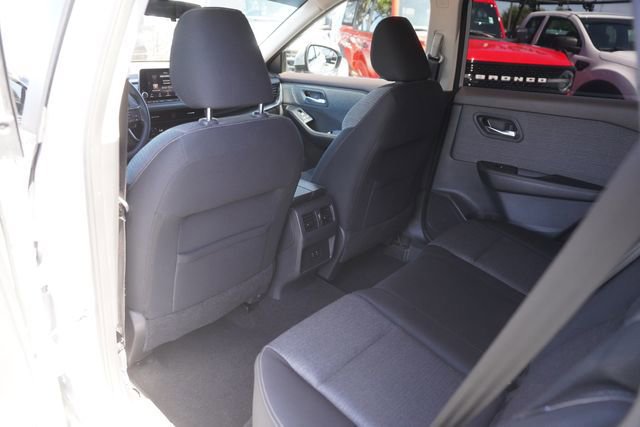 Used 2022 Nissan Rogue SV FWD image 11