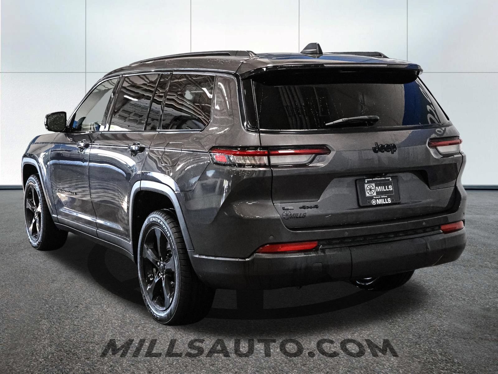 Used 2022 Jeep Grand Cherokee L Laredo AWD/4WD image 5