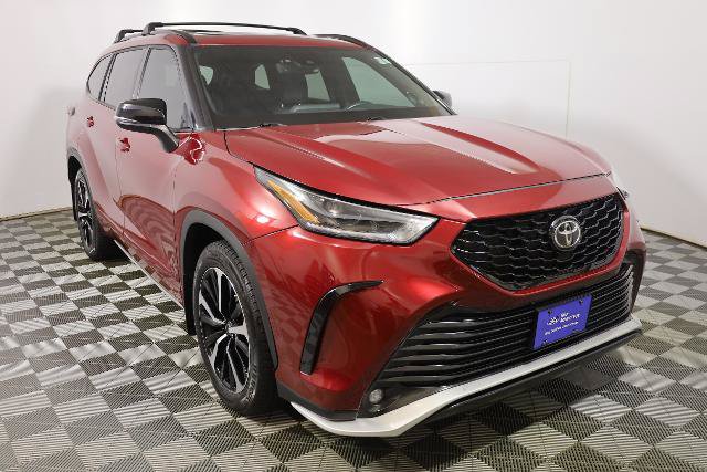 Used 2022 Toyota Highlander XSE AWD/4WD image 4