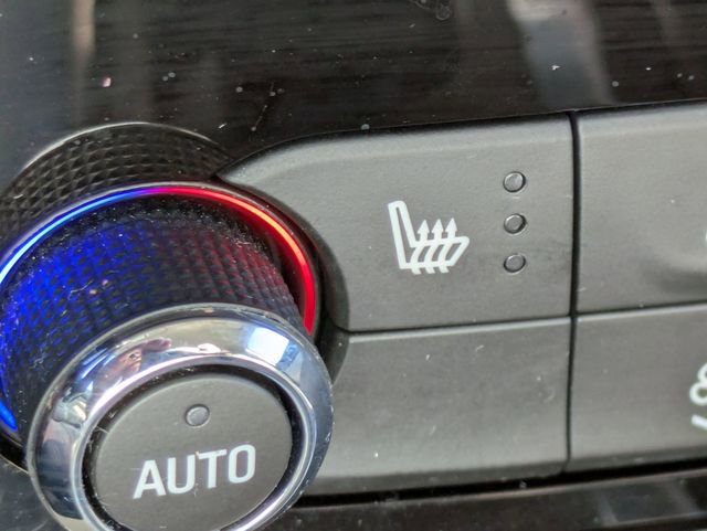 Used 2020 Buick Enclave Essence w/ Sound and Sites Package FWD image 23