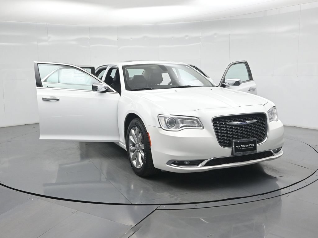 Used 2020 Chrysler 300 Limited AWD/4WD image 31