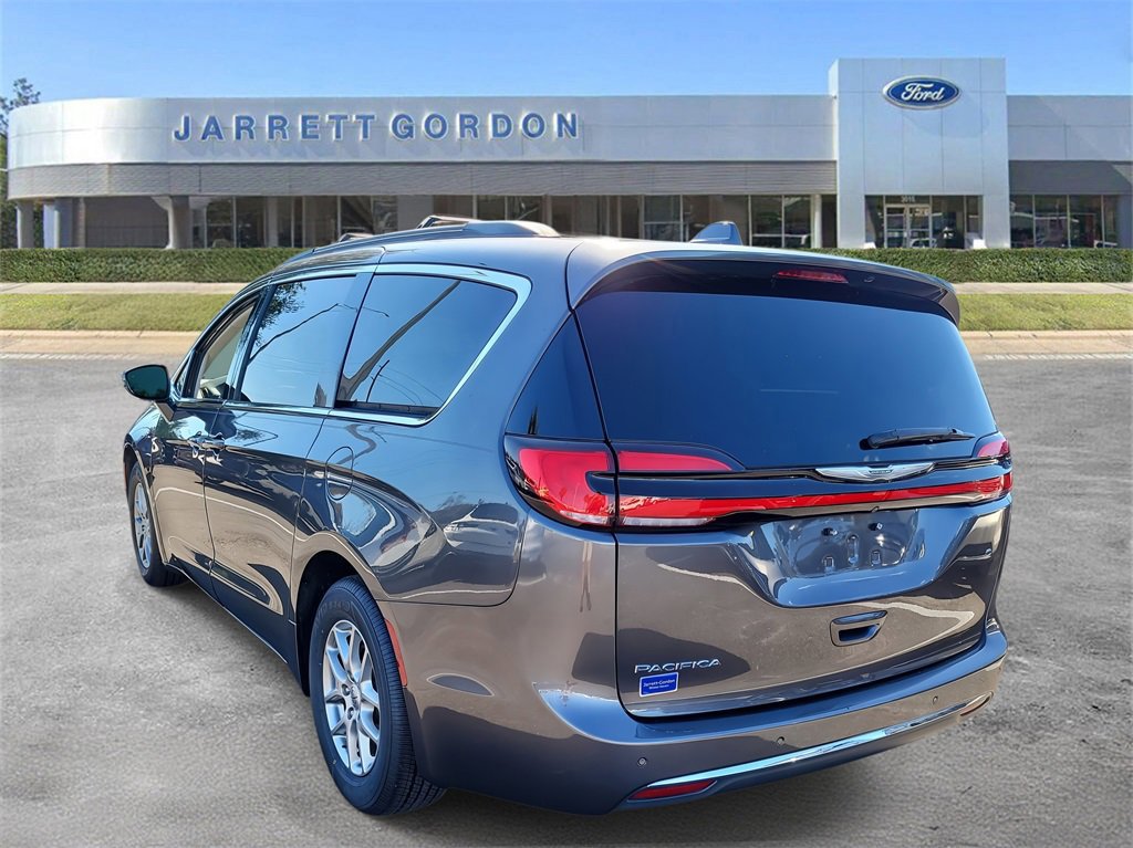 Used 2021 Chrysler Pacifica Touring image 2