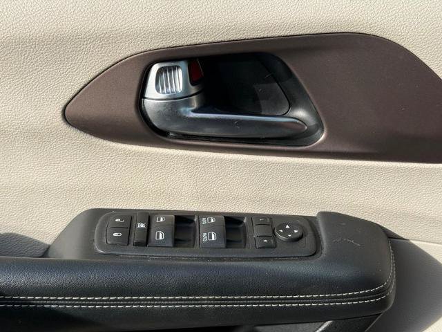Used 2023 Chrysler Voyager LX FWD image 23