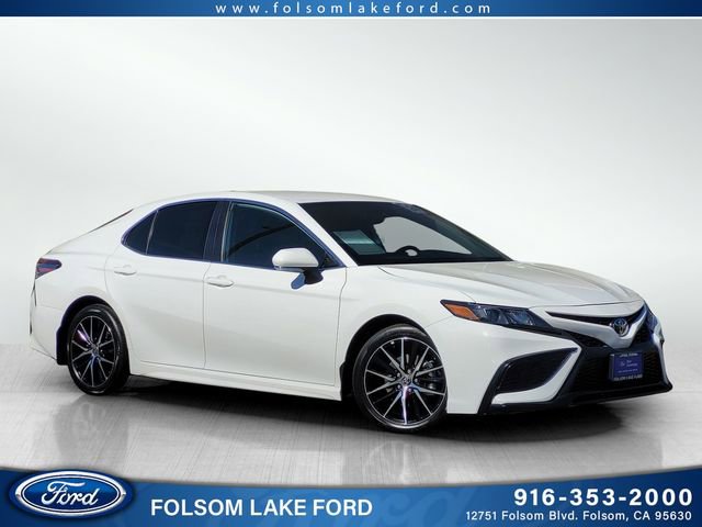 Used 2024 Toyota Camry SE image 1