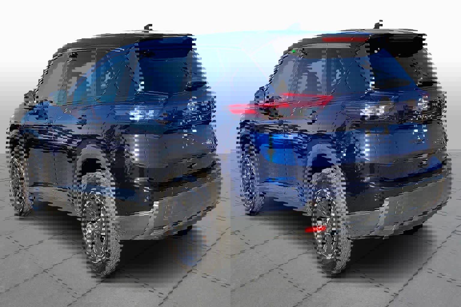 Used 2024 Nissan Rogue SV image 11