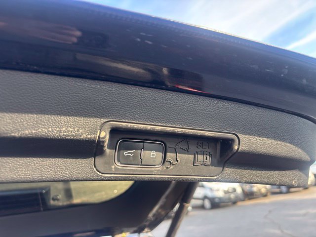 Certified 2023 Ford Explorer XLT RWD image 11