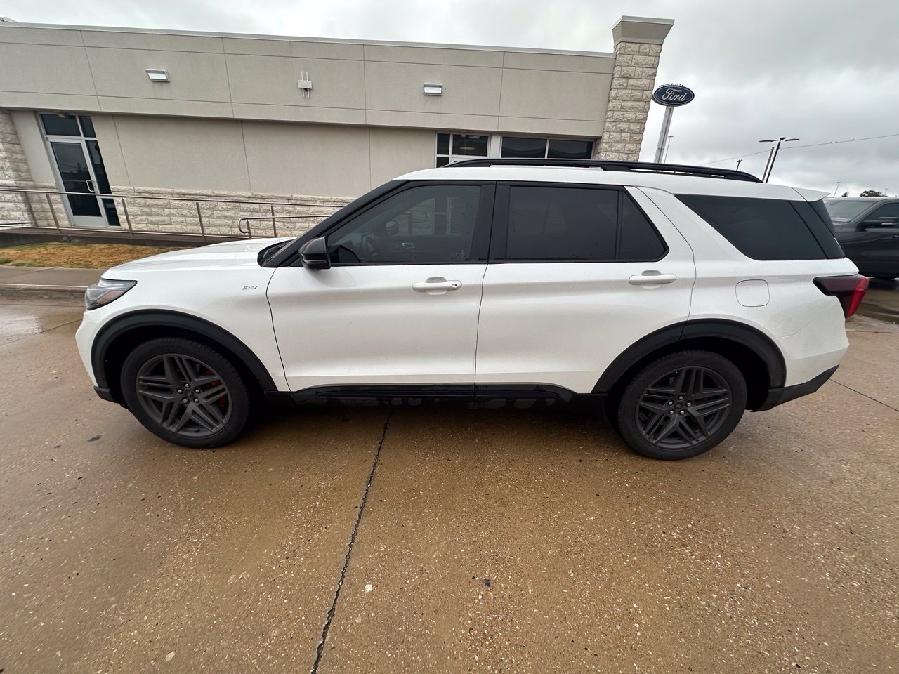 Certified 2026 Ford Explorer ST-Line w/ ST-Line Street Pack RWD image 2